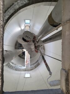 Peinture par un cordiste Poitiers