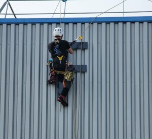 cordiste pose enseigne angers