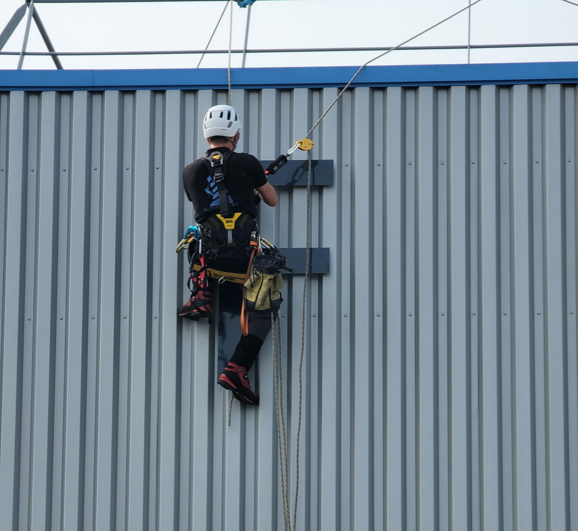 cordiste pose enseigne angers